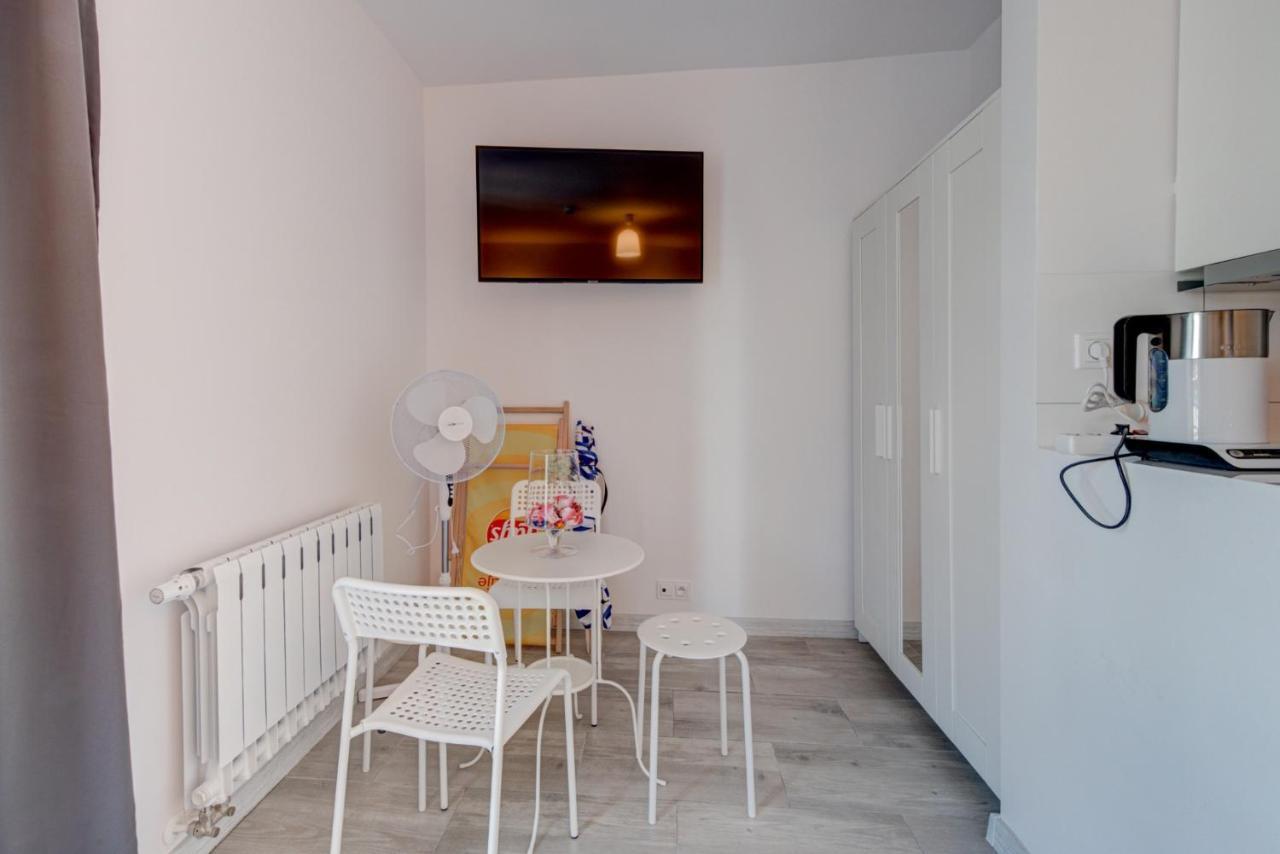 Pod Winogronem - Apartamenty Z Basenem I Wyzywieniem Pobierowo Exterior foto