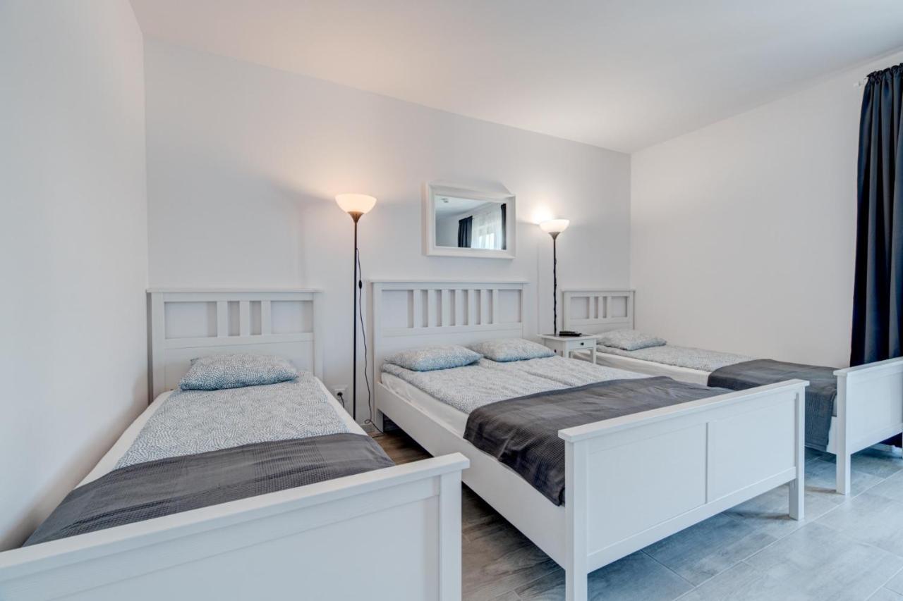 Pod Winogronem - Apartamenty Z Basenem I Wyzywieniem Pobierowo Exterior foto