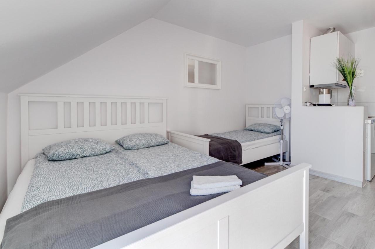 Pod Winogronem - Apartamenty Z Basenem I Wyzywieniem Pobierowo Exterior foto