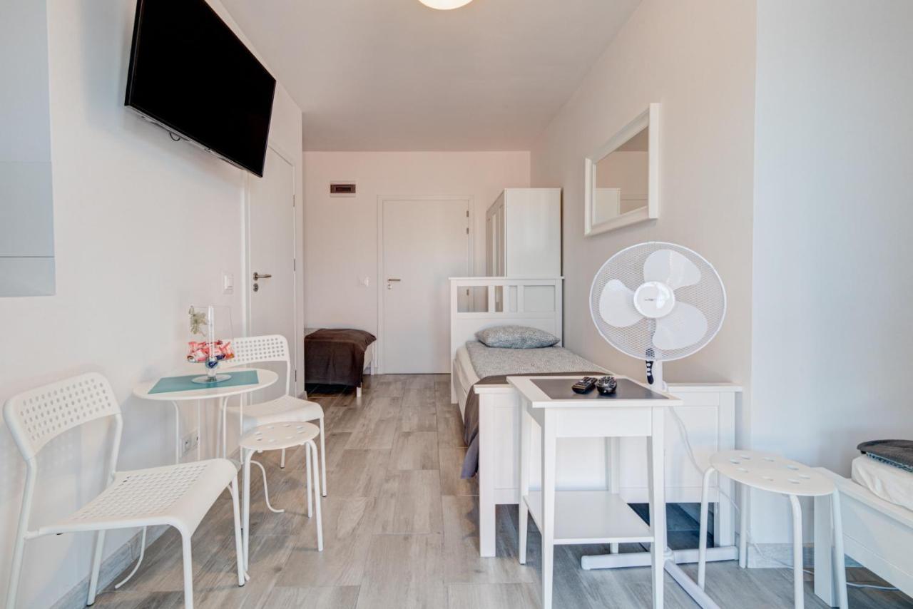 Pod Winogronem - Apartamenty Z Basenem I Wyzywieniem Pobierowo Exterior foto